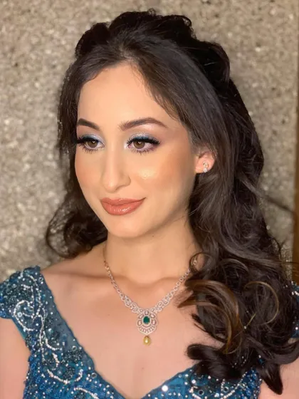 Rashvita looking elegant and chic with her unique eye makeup.