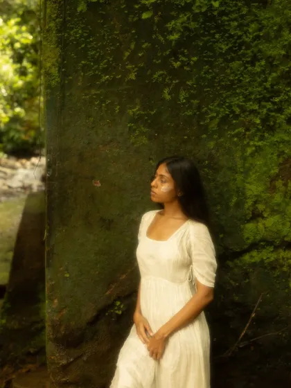 The textures of this moss-covered wall in Goa provided a stunning natural backdrop. It's all about finding beauty in unexpected places.