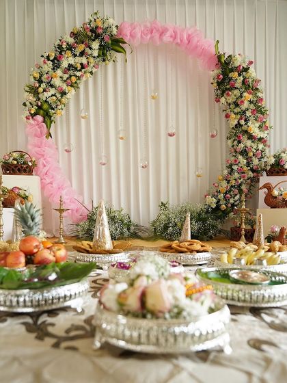The view from the front, showing the complete arrangement for a traditional ceremony. The symmetry and attention to detail ensure a beautiful experience from every angle.