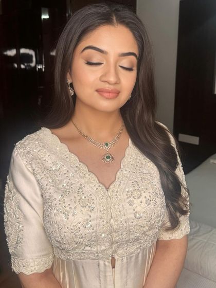 The perfect soft glam look, ideal for any special occasion.