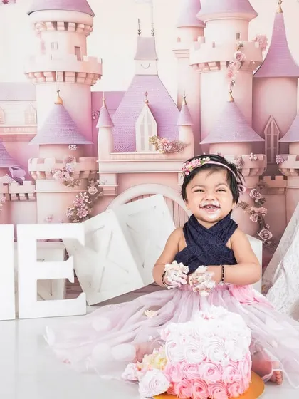 A beautiful smile from the birthday girl during her princess castle cake smash. A perfect way to celebrate turning one.