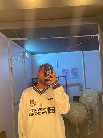 A quick selfie before heading out for a string of shows in Pune, Delhi, and Bangalore.