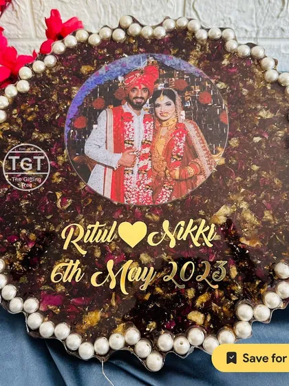 Another view of the red petal frame, saved for later inspiration.