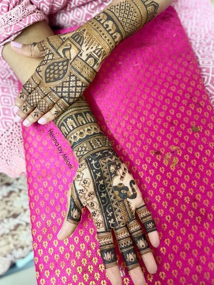 This design combines elephants and peacocks in a symmetrical layout, perfect for a bride who loves traditional animal motifs.