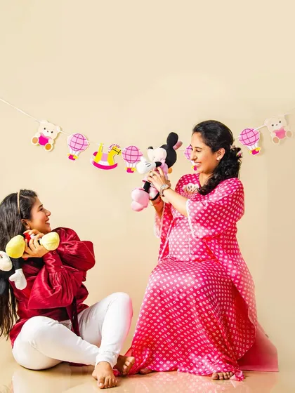 Pregnancy is a family affair. We welcome your loved ones, like a sister or other family members, to join in for a few frames to capture these shared moments of joy and anticipation.