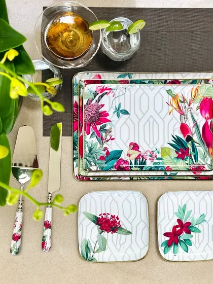 Create a magical Valentine's ambiance with our Chilean Blanco collection. This serveware set, with its romantic floral prints, is perfect for gifting your special someone a night of luxury and love.