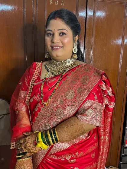 A smiling portrait of the bride, Namrata, looking fresh and beautiful for her reception.