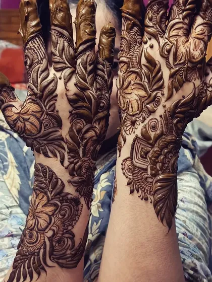 This is a heavy, bold leaf and floral pattern mehendi that covers both hands. The thick application of henna results in a very dark and beautiful stain.