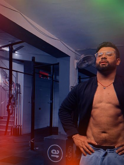 The year is ending, but it's always a new beginning. A shot of my physique in my karmabhoomi, a reminder that transformation is an ongoing process.