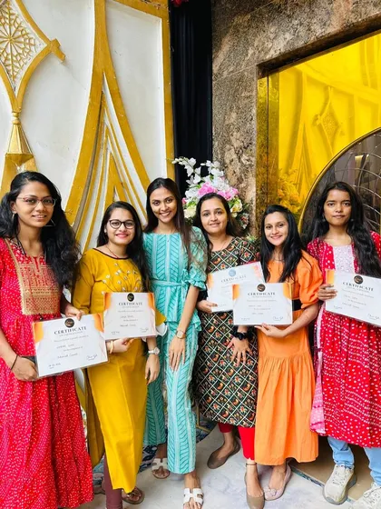 My heart is so full seeing my students graduate! ✨ So proud of this batch of talented artists from my Advanced Mehendi Masterclass. They are all ready to create magic. 🧿