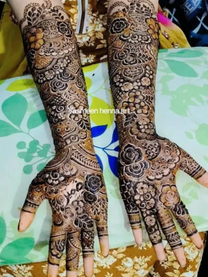 A lovely floral bridal design with the groom's name, Sabr, written on the palm.