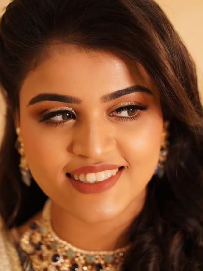 Payal's reception makeup was designed to be both dreamy and radiant. The sparkling eyes and warm smile create a look that is perfect for a bride celebrating her special day.