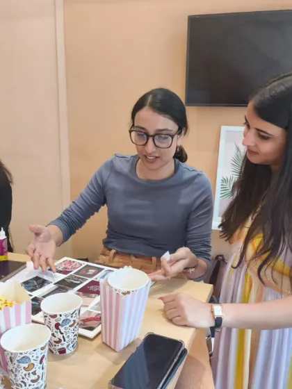 More scenes from our vision board workshop, where art meets heart. It's a space to get creative, feel inspired, and connect with other women on the same journey.