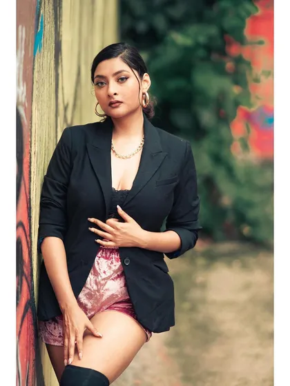 The vibrant graffiti wall at Hauz Khas Village served as a colorful and energetic backdrop. It perfectly complements the boss lady vibe of the black blazer and pink shorts.