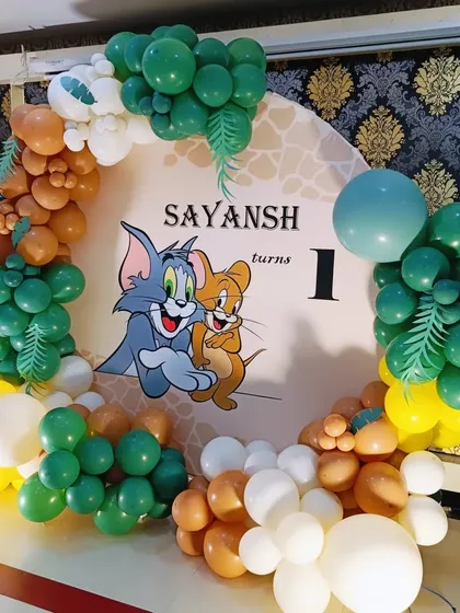 A clear, centered photo of the Tom and Jerry balloon decoration.