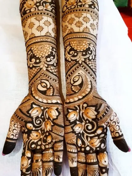 This bold floral and peacock design uses negative space to create a dramatic effect. The large, clear motifs make it a real statement piece.
