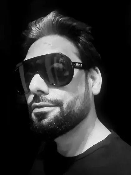 Hola! A classic black and white portrait, capturing the serious side of my musical persona.