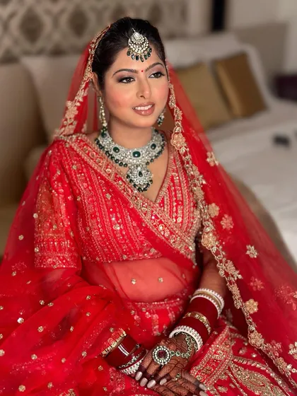 A classic red lehenga bride is forever iconic. I created this timeless look with a focus on luminous skin and defined eyes to make sure my bride, Vaishali, felt like the best version of herself on her big day. That wedding glow is everything! 🤍
