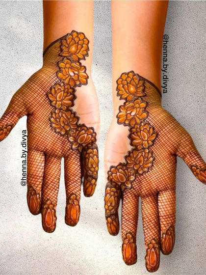 Elegant Back Hand & Minimalist Art photo 22