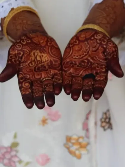 A close-up of the palms, where the stain is always the darkest. The details of the design are still perfectly clear in the deep stain.