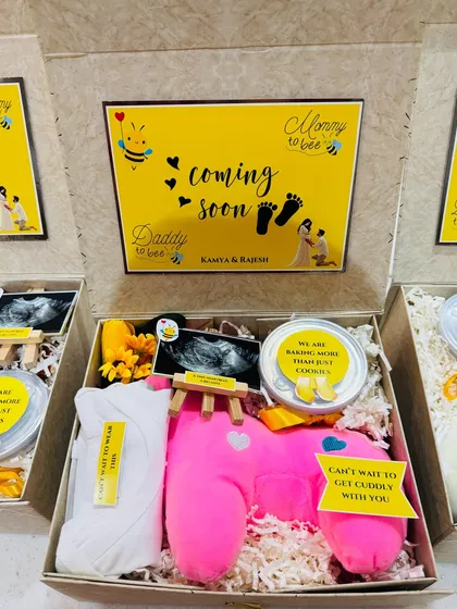 A pop of pink! This reveal box includes a pink unicorn and a onesie for the 'Bua to be', making the announcement extra special for her.