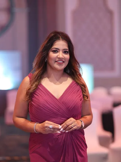 A friendly and approachable look for the camera during the Marcin event.