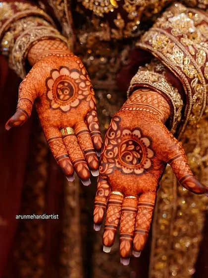 A simple and elegant mandala design, perfect for guests or smaller occasions. The delicate dot work and clean circular patterns create a beautiful focal point on the back of the hand.