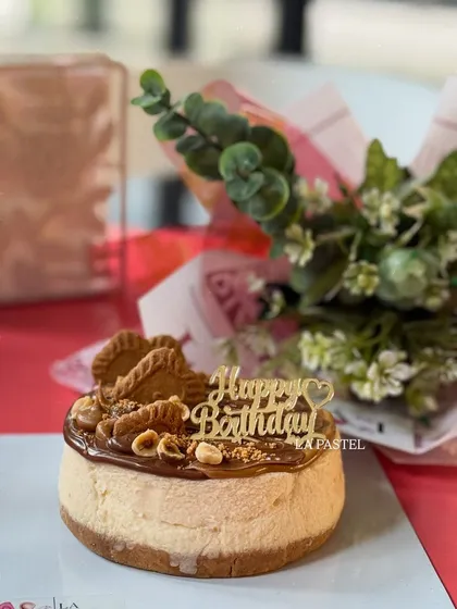 My eggless cheesecakes are a huge hit, especially this one topped with both Nutella and Biscoff. It's the perfect combination of creamy cheesecake, crunchy biscuit base, and two of the best toppings ever.