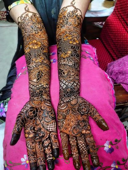 Hajira Mehendi Artist - Mehndi Art Classes & Workshops Elaborate Bridal Mehndi photo 20