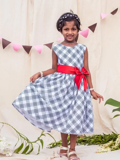 This black and white checkered dress is a timeless classic. I added a bright red bow at the waist to give it a fun, modern pop of color.