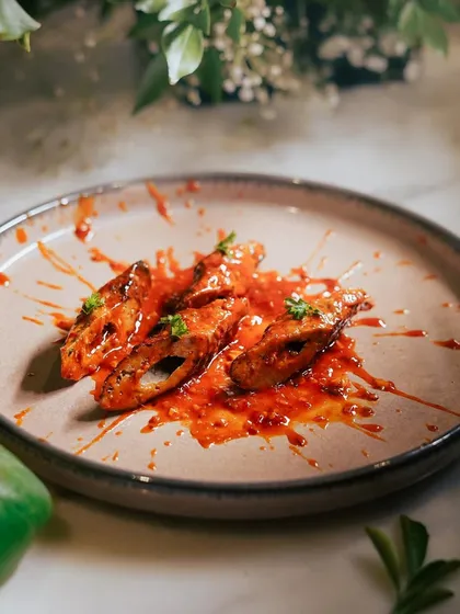 This Mutton Dardari Seekh is coarsely minced and spiced for a robust texture and flavor. It's served here sliced and tossed in a tangy, spicy sauce.