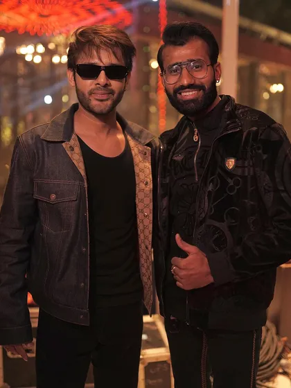A great night performing alongside popular Bollywood singer Stebin Ben. These collaborations bring a touch of star power to any celebration.