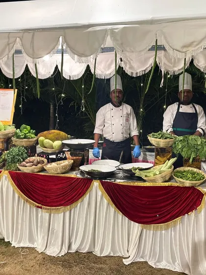 A vibrant live counter dedicated to fresh vegetables. Here, our chefs prepare customized salads and stir-fries, offering a healthy and farm-fresh option for guests at an event in Nanded.