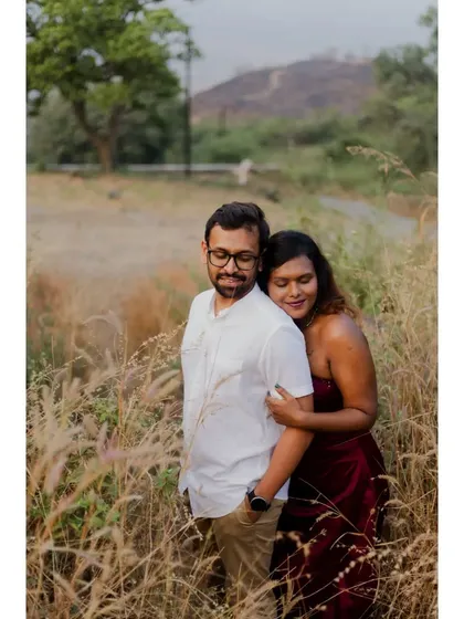 An intimate portrait of the couple in a field of tall grass. The natural, rustic setting is perfect for a relaxed and romantic pre-wedding session.