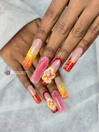 Another look at this bold and artistic nail set, a true example of wearable art.