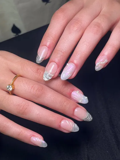 For my brides, I love creating nails that are as special as their big day. This set features a soft, natural base with delicate silver line work and tiny pearls for a touch of classic elegance. It’s all about clean work that shines.
