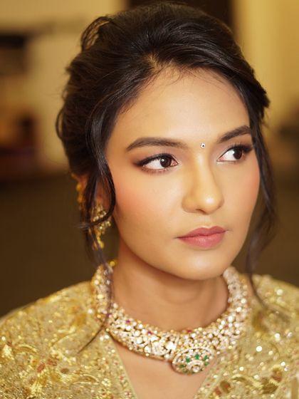 A portrait of quiet elegance. This look for a housewarming ceremony was all about soft, defined features and a timeless quality that feels both classic and modern.