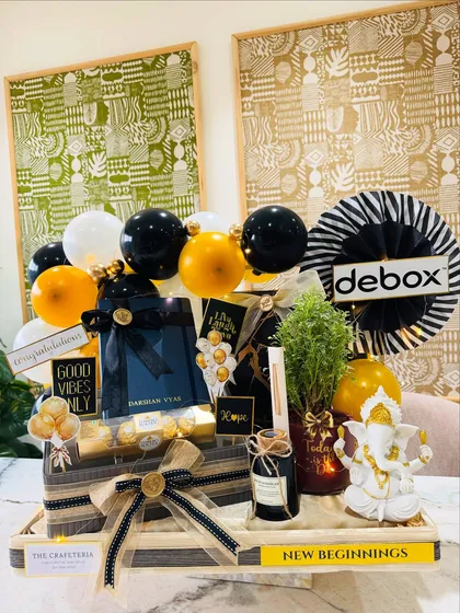 Another view of the stunning corporate gift, showcasing the balance of black, gold, and white elements for a modern and masculine feel.