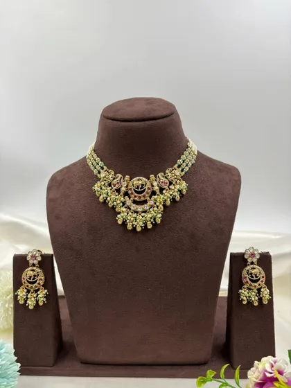 Another view of the Royal Hathi set with red accents.
