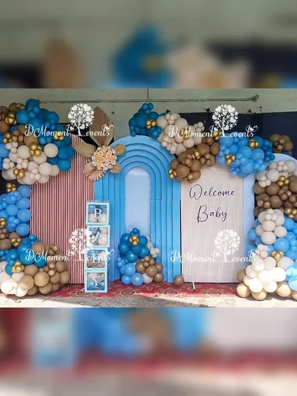 A full shot of the teddy bear welcome party backdrop, showcasing the layered design and the extensive balloon garlands.