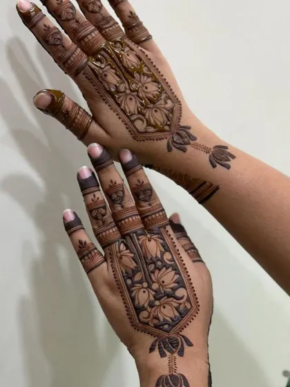 A modern take on the traditional 'jaal' design. This back-hand pattern uses lotus motifs in a structured, elegant way that is both traditional and contemporary.