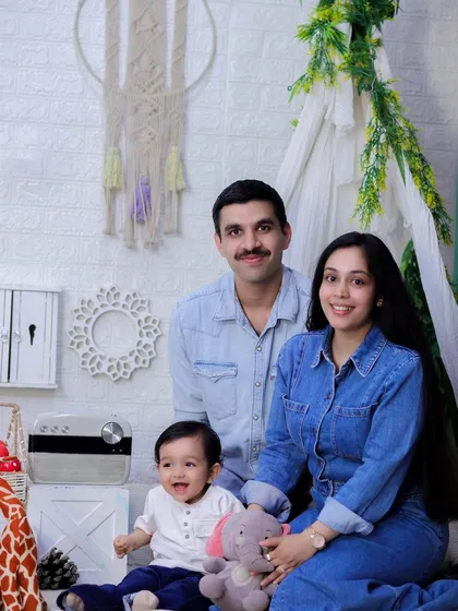 A full family portrait in our popular tent theme. The denim outfits complement the rustic, bohemian vibe of the set perfectly.