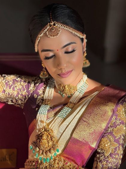 A close-up on the eye makeup for this traditional look. I used warm, earthy tones and a sharp eyeliner to define the eyes, paired with a soft pink lip.