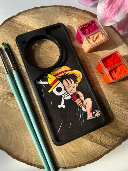 For all the anime fans out there, I can paint your favorite characters. Here’s a custom phone cover I made featuring Luffy from One Piece. Each character is hand-painted with attention to detail to capture their unique style, making it a perfect accessory for any fan.