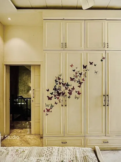 A close-up of the wardrobe from image 119.