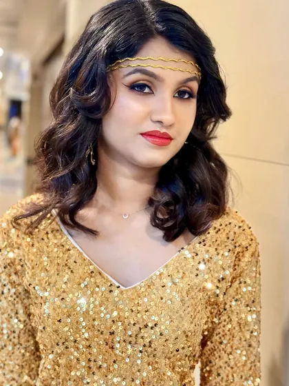 I created this golden goddess look for a model shoot, focusing on a flawless, glowing complexion paired with a classic red lip and sharp winged eyeliner. The warm, shimmering eyeshadow and delicate headband complete this glamorous and aspirational party makeup style.
