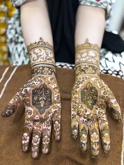 Hajira Mehendi Artist - Mehndi Artist Services Modern & Minimalist Designs photo 24