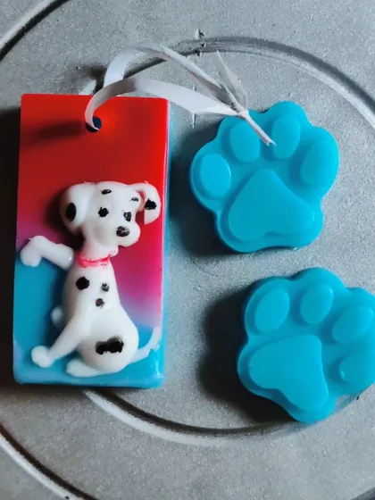 A clearer view of the Dalmatian and paw print soap set.