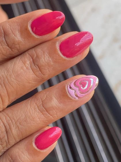 A closer look at the cute 3D heart accent nail.