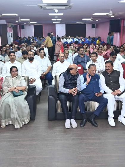 A view of the esteemed audience at the Pragya Samaj Felicitation Ceremony. I am skilled at managing formal events with a large and distinguished gathering.